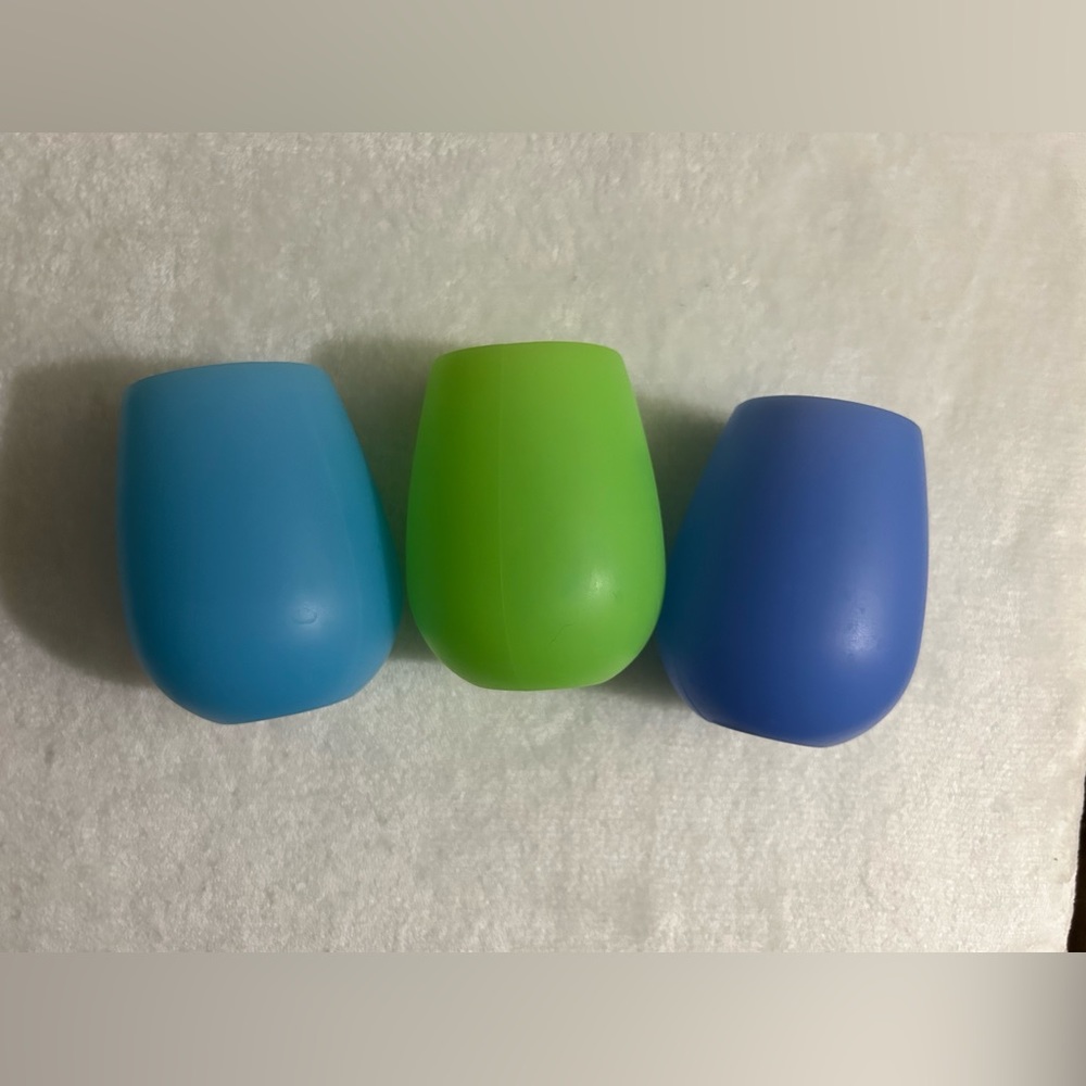 Set of three (3) silicone cups